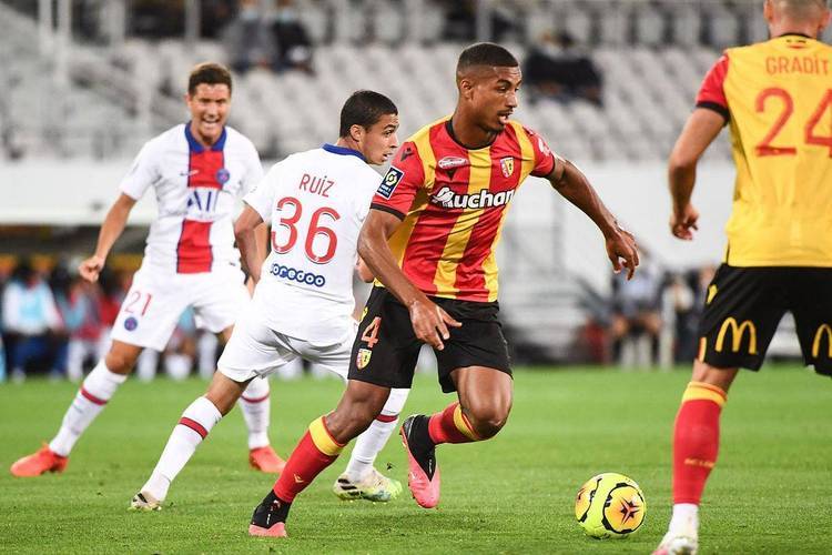 里昂主场战胜对手,取得关键胜利的球员